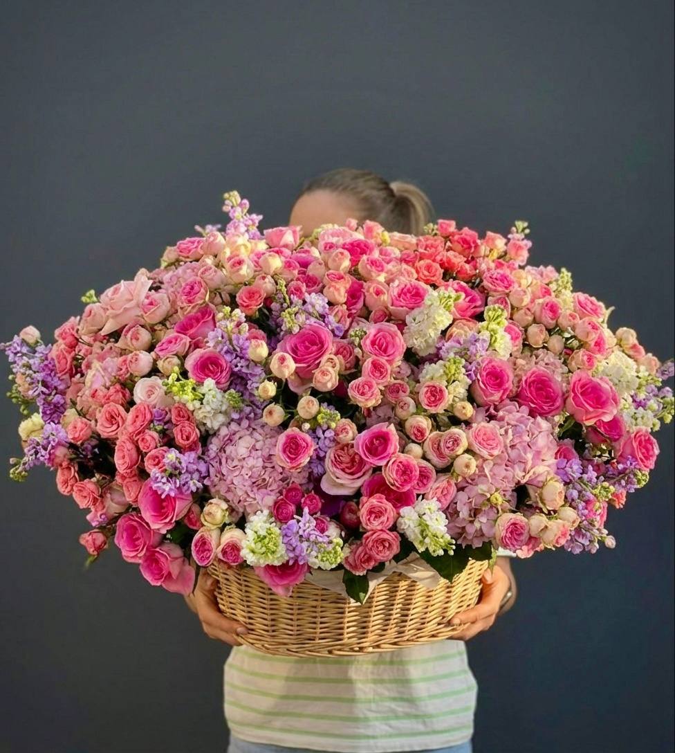 Корзины с цветами — заказать в Каменске-Уральском