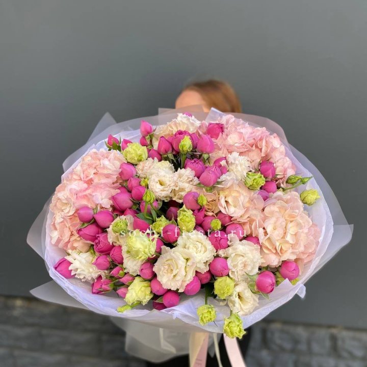  Букет  гортензий и Мисти с доставкой в Каменске-Уральском
