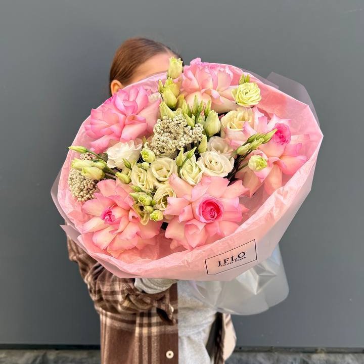 Букет "Розы с эустомой" с доставкой в Каменске-Уральском