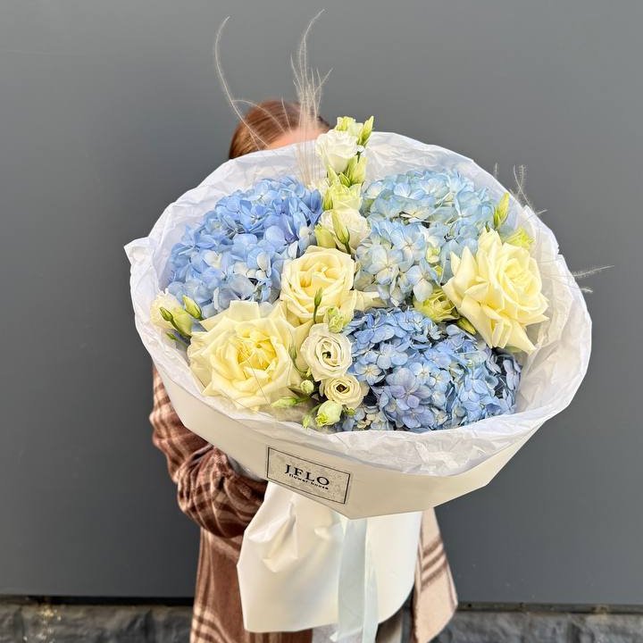 Букет "Глубина глаз" с доставкой в Каменске-Уральском