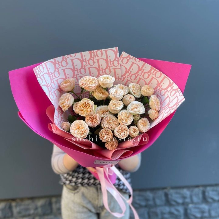 9 пионовидных роз в Каменске-Уральском