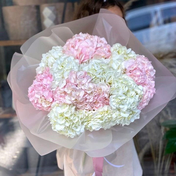 Букет гортензий № 3 с доставкой в Каменске-Уральском