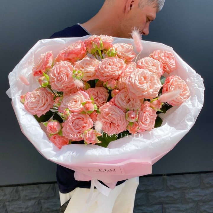 Пионовидные розы Мадам Бомбастик в Каменске-Уральском