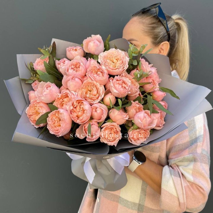 Букет с пионовидными розами "Пивайн" в Каменске-Уральском