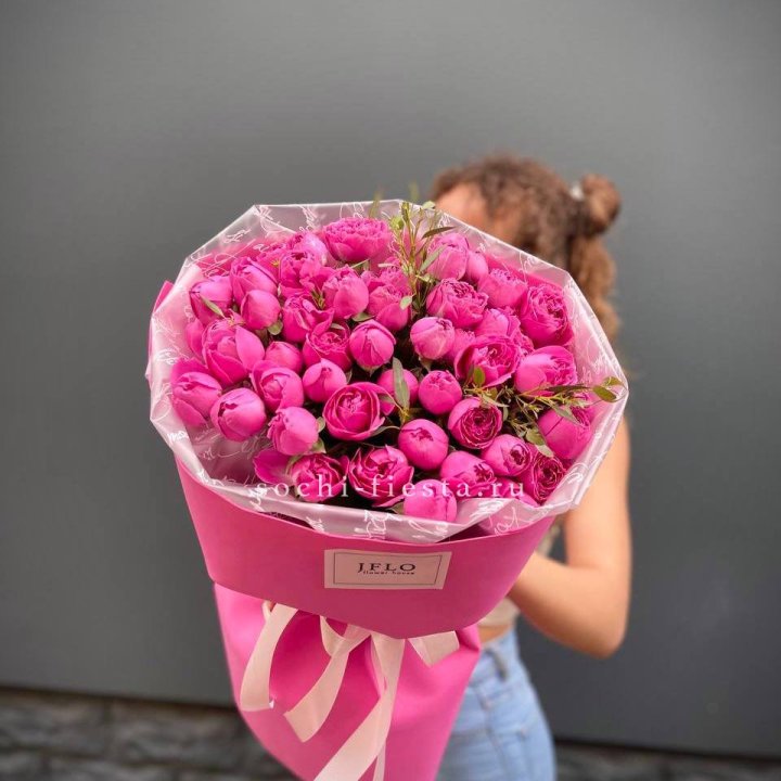 Кустовые розы букет Мисти Баблс с доставкой в Каменске-Уральском