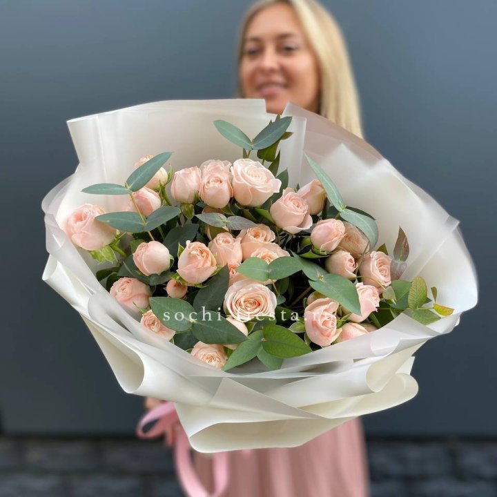 Букет кустовых роз "Фреш" с доставкой в Каменске-Уральском