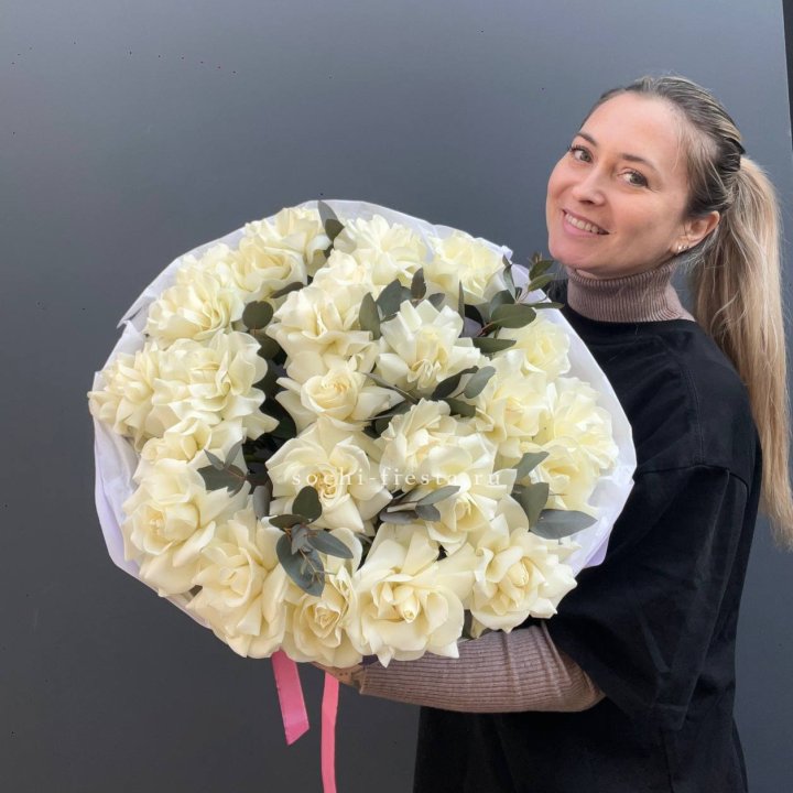 25 Белых французских роз Вайт найс в Каменске-Уральском