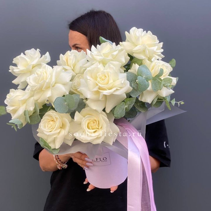 11 Французских белых роз в боксе в Каменске-Уральском