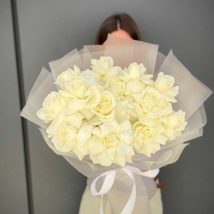 13 белых роз в Каменске-Уральском