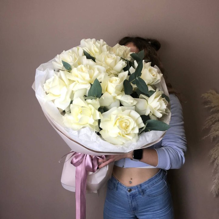 11 Белых французских роз "Вайт найс" с доставкой в Каменске-Уральском