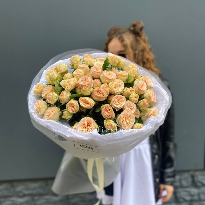 15 пионовидных роз в Каменске-Уральском